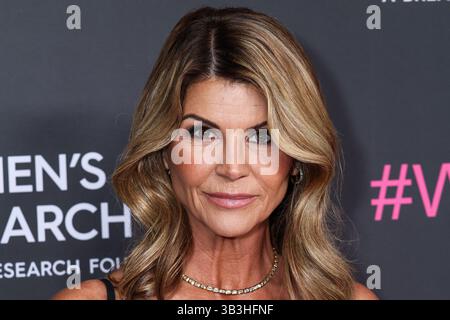 Beverly Hills, Usa. April 2025. BEVERLY HILLS, LOS ANGELES, KALIFORNIEN, USA - 28. APRIL: Die US-amerikanische Schauspielerin Lori Loughlin kommt 2025 am 28. April 2025 im Beverly Hilton Hotel in Beverly Hills, Los Angeles, Kalifornien, Kalifornien, USA an. (Foto: Xavier Collin/Image Press Agency) Credit: Image Press Agency/Alamy Live News Stockfoto