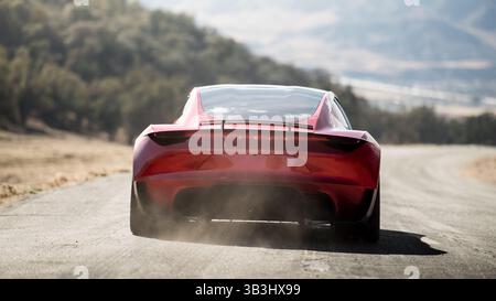 November 2017 – Hawthorne, Kalifornien, USA – Rückansicht in roter Farbe im Freien auf der Straße. Tesla Motors 2020 Roadster. E. Musk behauptet, es sei das schnellste Serienfahrzeug, das je gebaut wurde. Das Basismodell kann in 1,9 Sekunden von 0 auf 60 Meilen pro Stunde fahren, was ein Rekord wäre. In 4 Sekunden geht es 0 bis 100 Meilen pro Stunde. Es wird einen Akku mit 200 Kilowattstunden haben und 620 km mit einer einzigen Ladung fahren können. Die ersten 1.000 Fahrzeuge Kosten jeweils 250.000 US-Dollar, die vollständig im Voraus bezahlt werden, wobei die späteren Modelle ab 200 000 US-Dollar anfangen. (Kreditbild: © Tesla Motors/ZUMA Wire/ZUMAPRESS.com) Stockfoto