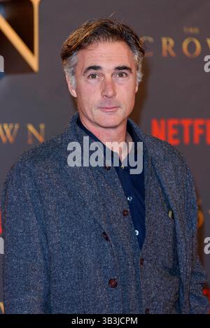 21. November 2017 – London, Vereinigtes Königreich Großbritannien und Nordirland – Greg Wise kommt am 21. November 2017 zur Weltpremiere von Staffel 2 von Netflix „The Crown“ auf dem Odeon Leicester Square in London, England (Credit Image: © Famous/Ace Pictures via ZUMA Press) Stockfoto