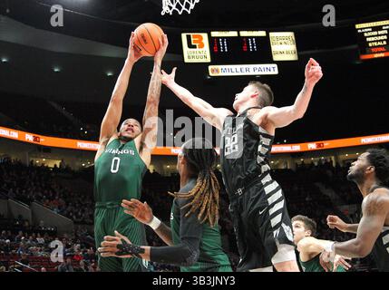 24. November 2017: Bryce Canda (0) wurde von den Portland State Vikings während des PK80 Basketballturniers zwischen den Portland State Vikings und den Butler Bulldogs im Moda Center, Portland, Oregon, bewacht. Larry C. Lawson(Credit Image: &Copy; Larry C. Lawson/CSM/CSM via ZUMA Wire) Stockfoto
