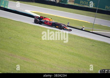 10. November 2017 - Sao Paulo, Sao Paulo, Brasilien - 33 MAX VERSTAPPEN (NED) von Red Bull Racing, fährt während des kostenlosen Trainingstages für den Formel-1-Grand-Prix von Brasilien auf der Strecke Interlagos in Sao Paulo, Brasilien. Der große preis wird am kommenden Sonntag, dem 12. November, gefeiert. (Kreditbild: © Paulo Lopes via ZUMA Wire) Stockfoto