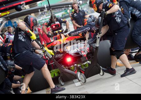 10. November 2017 - Sao Paulo, Sao Paulo, Brasilien - 33 MAX VERSTAPPEN (NED) von Red Bull Racing, während des kostenlosen Trainingstages für den Formel-1-Grand-Prix von Brasilien auf der Interlagos-Strecke in Sao Paulo, Brasilien. Der große preis wird am kommenden Sonntag, dem 12. November, gefeiert. (Kreditbild: © Paulo Lopes via ZUMA Wire) Stockfoto