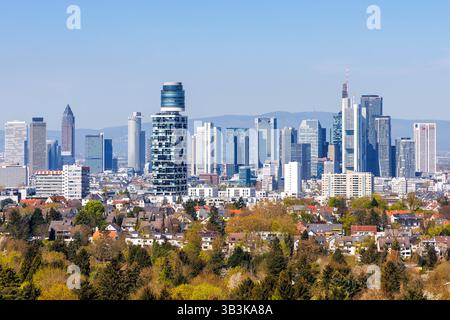 Frankfurt Skyline Hochhäuser mit Banken von oben in Frankfurt, Deutschland Frankfurt, Deutschland - 11. April 2025: Frankfurt Skyline Hochhäuser mit Banken von oben in Frankfurt, Deutschland. *** Frankfurter Skyline-Wolkenkratzer mit Banken von oben in Frankfurt, Deutschland 11. April 2025 Frankfurter Skyline-Wolkenkratzer mit Banken von oben in Frankfurt, Deutschland Stockfoto