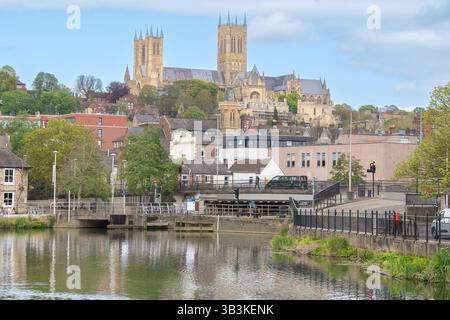 Blick über den Brayford Pool zur Lincoln Cathedral Stockfoto