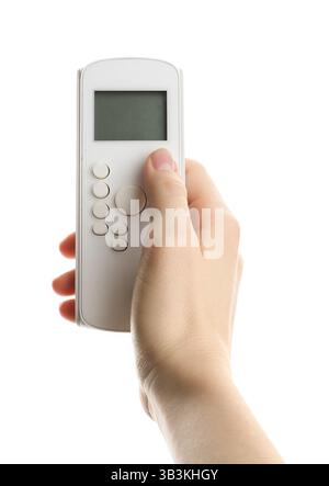Frau mit Klimaanlage Fernbedienung auf weißem Hintergrund, Nahaufnahme Stockfoto