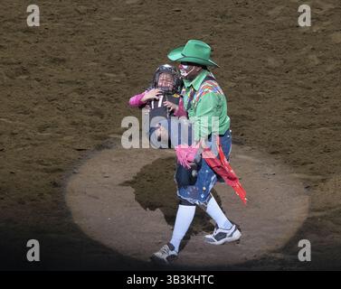 19. Februar 2018 - San Antonio, Texas, USA - STIERKÄMPFER UND RODEO-CLOWN LEON COFFEE für eine Fahrt zu einem jungen Rodeo-Star, Tag 13, 19. Februar - Klammer 5, 19:00 Uhr - San Antonio Stock Show und Rodeo (Foto: © Scott M Foley Via ZUMA Wire) Stockfoto