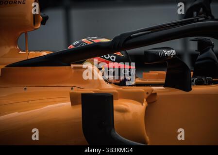 1. März 2018: Barcelona, Katalonien, Spanien – STOFFEL VANDOORNE (BEL) in seinem McLaren MCL33 beim Boxenstopp am vierten Tag des Formel-1-Tests auf dem Circuit de Catalunya. (Kreditbild: © Matthias Oesterle via ZUMA Wire) Stockfoto