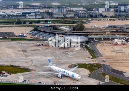 Luftbild des Flughafens Charles de Gaulle Flughafen Terminal 2 in Paris, Frankreich Paris, Frankreich - 21. Oktober 2024: Luftbild des Terminal 2 am Flughafen Charles de Gaulle in Paris, Frankreich. *** Luftaufnahme des Flughafens Charles de Gaulle Terminal 2 in Paris, Frankreich Paris, Frankreich 21. Oktober 2024 Luftaufnahme des Flughafens Charles de Gaulle in Paris, Frankreich Stockfoto
