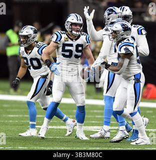 3. Dezember 2017 - New Orleans, LA, USA - Carolina Panthers Mittellinebacker Luke Kuechly (59) feiert seine Fumble-Genesung gegen die New Orleans Saints während der ersten Halbzeit am Sonntag, 3. Dezember 2017 im Mercedes-Benz Superdome in New Orleans, La (Credit Image: © David T. Foster III/TNS via ZUMA Wire) Stockfoto