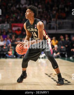 7. Januar 2018: Terance Mann (14) dribbelt während der zweiten Hälfte des NCAA-Basketballspiels zwischen den Florida State Seminoles und den University of Miami Hurricanes im Watsco Center in Coral Gables, Florida. Miami gewann 80:74. Mario Houben/CSM(Kreditbild: &Copy; Mario Houben/CSM via ZUMA Wire) Stockfoto
