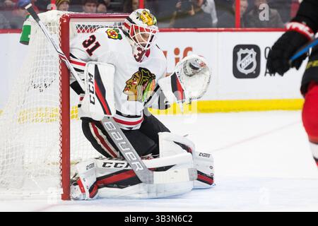 9. Januar 2018: Anton Forsberg (31), Torhüter der Chicago Blackhawks, macht einen Handschuh im NHL-Spiel zwischen Chicago Blackhawks und Ottawa Senators im Canadian Tire Centre in Ottawa, Kanada. Daniel Lea/CSM(Kreditbild: &Copy; Daniel Lea/CSM via ZUMA Wire) Stockfoto