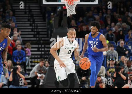23. November 2017: Die Portland State Vikings schützen Bryce Canda (0) während des NCAA-Basketballspiels zwischen den Portland State Vikings und den Duke Blue Devils im Veterans Memorial Coliseum in Portland. Larry C. LawsonCSM(Kreditbild: &Copy; Larry C. LawsonCsm/CSM via ZUMA Wire) Stockfoto
