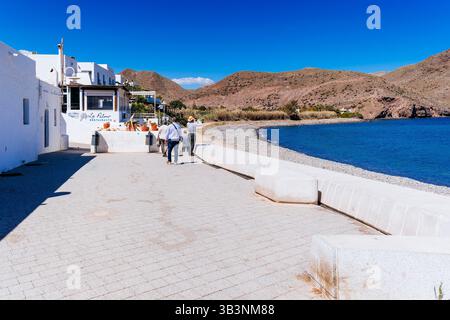 Las Negras Promenade am Meer. Naturpark Cabo de Gata-Níjar. Las Negras, Níjar, Almería, Andalucía, Spanien, Europa Stockfoto