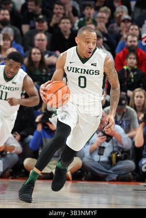 23. November 2017: Die Portland State Vikings schützen Bryce Canda (0) während des NCAA-Basketballspiels zwischen den Portland State Vikings und den Duke Blue Devils im Veterans Memorial Coliseum in Portland. Larry C. LawsonCSM(Kreditbild: &Copy; Larry C. LawsonCsm/CSM via ZUMA Wire) Stockfoto