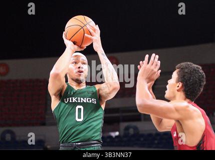 26. November 2017: Bryce Canda (0) wurde von den Portland State Vikings während des PK80 NCAA Basketballturniers zwischen den Portland State Vikings und dem Stanford Cardinal im Veterans Memorial Coliseum in Portland (Oregon) bewacht. Larry C. Lawson/CSM(Kreditbild: &Copy; Larry C. Lawson/CSM via ZUMA Wire) Stockfoto