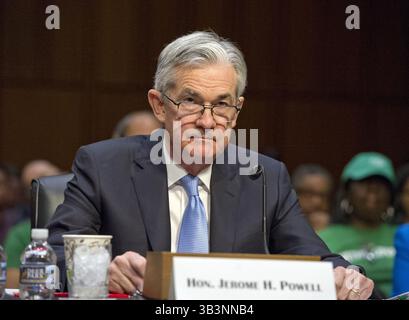 28. November 2017 - Washington, District of Columbia, Vereinigte Staaten von Amerika - Jerome H. Powell gibt am Dienstag, 28. November 2017 vor dem Senatsausschuss für Banken, Wohnungsbau und Stadtentwicklung Zeugnis über seine Ernennung zum Vorsitzenden des Board of Governors des Federal Reserve Systems auf dem Capitol Hill in Washington, DC. Credit: Ron Sachs / CNP (Credit Image: © Ron Sachs/CNP via ZUMA Wire) Stockfoto