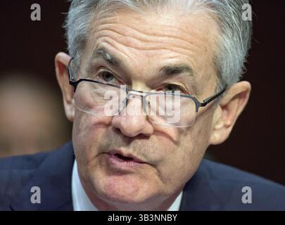 28. November 2017 - Washington, District of Columbia, Vereinigte Staaten von Amerika - Jerome H. Powell gibt am Dienstag, 28. November 2017 vor dem Senatsausschuss für Banken, Wohnungsbau und Stadtentwicklung Zeugnis über seine Ernennung zum Vorsitzenden des Board of Governors des Federal Reserve Systems auf dem Capitol Hill in Washington, DC. Credit: Ron Sachs / CNP (Credit Image: © Ron Sachs/CNP via ZUMA Wire) Stockfoto