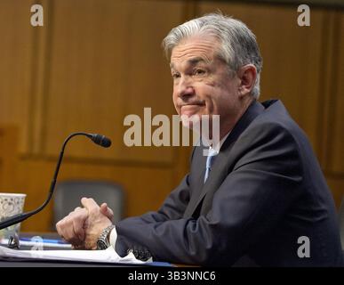 28. November 2017 - Washington, District of Columbia, Vereinigte Staaten von Amerika - Jerome H. Powell gibt am Dienstag, 28. November 2017 vor dem Senatsausschuss für Banken, Wohnungsbau und Stadtentwicklung Zeugnis über seine Ernennung zum Vorsitzenden des Board of Governors des Federal Reserve Systems auf dem Capitol Hill in Washington, DC. Credit: Ron Sachs / CNP (Credit Image: © Ron Sachs/CNP via ZUMA Wire) Stockfoto
