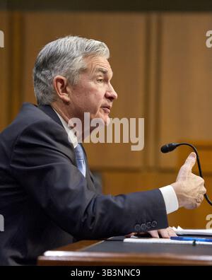 28. November 2017 - Washington, District of Columbia, Vereinigte Staaten von Amerika - Jerome H. Powell gibt am Dienstag, 28. November 2017 vor dem Senatsausschuss für Banken, Wohnungsbau und Stadtentwicklung Zeugnis über seine Ernennung zum Vorsitzenden des Board of Governors des Federal Reserve Systems auf dem Capitol Hill in Washington, DC. Credit: Ron Sachs / CNP (Credit Image: © Ron Sachs/CNP via ZUMA Wire) Stockfoto