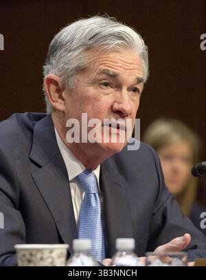 28. November 2017 - Washington, District of Columbia, Vereinigte Staaten von Amerika - Jerome H. Powell gibt am Dienstag, 28. November 2017 vor dem Senatsausschuss für Banken, Wohnungsbau und Stadtentwicklung Zeugnis über seine Ernennung zum Vorsitzenden des Board of Governors des Federal Reserve Systems auf dem Capitol Hill in Washington, DC. Credit: Ron Sachs / CNP (Credit Image: © Ron Sachs/CNP via ZUMA Wire) Stockfoto