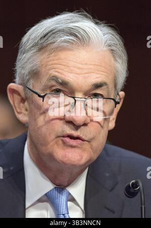 28. November 2017 - Washington, District of Columbia, Vereinigte Staaten von Amerika - Jerome H. Powell gibt am Dienstag, 28. November 2017 vor dem Senatsausschuss für Banken, Wohnungsbau und Stadtentwicklung Zeugnis über seine Ernennung zum Vorsitzenden des Board of Governors des Federal Reserve Systems auf dem Capitol Hill in Washington, DC. Credit: Ron Sachs / CNP (Credit Image: © Ron Sachs/CNP via ZUMA Wire) Stockfoto