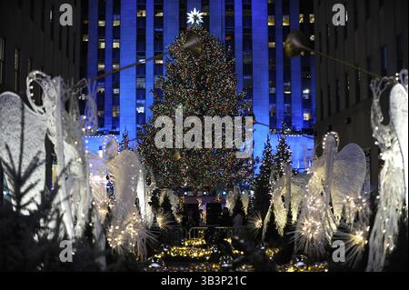 29. November 2017 - Manhattan, New York, USA - Weihnachtsbaumbeleuchtung im Rockefeller Center, Manhattan. Mittwoch, 29. November 2017 (Foto: © Andrew Savulich/TNS via ZUMA Wire) Stockfoto