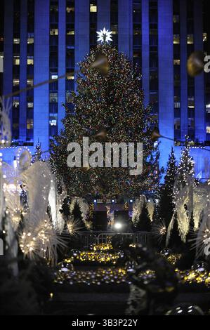 29. November 2017 - Manhattan, New York, USA - Weihnachtsbaumbeleuchtung im Rockefeller Center, Manhattan. Mittwoch, 29. November 2017 (Foto: © Andrew Savulich/TNS via ZUMA Wire) Stockfoto
