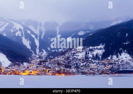 Blick auf Zell am Zee und Zeller See, Österreich Stockfoto