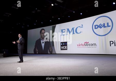 Oktober 2015 - Austin, Texas, USA - AUSTIN, TEXAS - 21. OKTOBER 2015 - Michael Dell, Gründer und CEO von Dell Inc., spricht am 21. Oktober 2015 auf der Dell World 2015 Technology Conference in Austin, Texas. (Kreditbild: © Erich Schlegel via ZUMA Wire) Stockfoto