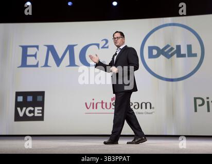 Oktober 2015 - Austin, Texas, USA - AUSTIN, TEXAS - 21. OKTOBER 2015 - Michael Dell, Gründer und CEO von Dell Inc., spricht am 21. Oktober 2015 auf der Dell World 2015 Technology Conference in Austin, Texas. (Kreditbild: © Erich Schlegel via ZUMA Wire) Stockfoto