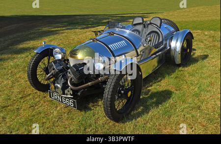 Klassischer Pembleton T24 Pkw auf Gras geparkt Stockfoto
