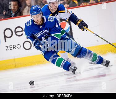 23. Dezember 2017: Vancouver Canucks Verteidiger Michael Del Zotto (4) in der NHL-Spiel zwischen den St-Louis Blues und den Vancouver Canucks in der Rogers Arena in Vancouver, Kanada. Dom Gagne/CSM(Kreditbild: &Copy; Dom Gagne/CSM via ZUMA Wire) Stockfoto