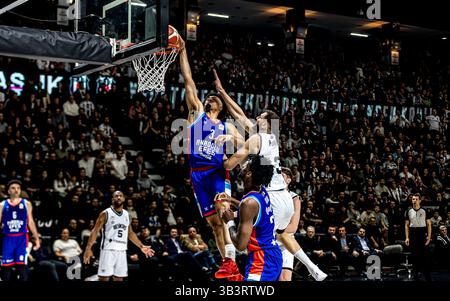 ISTANBUL, TÜRKEI - 13. FEBRUAR 2025: Jordan Nwora, Nummer 3 von Anadolu Efes, im türkischen Super League Cup zwischen Anadolu Besiktas Fibab Stockfoto