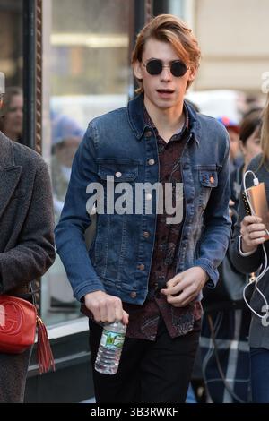 21. Februar 2018 – New York, NY, USA – 21. Februar 2018 New York City. Owen Teague trat am 21. Februar 2018 in New York City auf. (Foto: © Kristin Callahan/Ace Pictures via ZUMA Press) Stockfoto