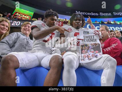 1. Januar 2018: Alabama Crimson Tide Defensive Back Tony Brown (2) und Defensive Back Trevon Diggs (7) feiern nach dem Sieg über die Clemson Tigers 24-6 im Allstate Sugar Bowl zwischen den Alabama Crimson Tide und den Clemson Tigers im Mercedes-Benz Superdome in New Orleans, La. John Glaser/CSM. (Kreditbild: &Copy; John Glaser/CSM via ZUMA Wire) Stockfoto