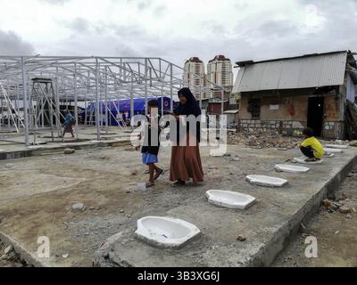 Januar 2018 - Jakarta, Jakarta, Indonesien - Jakarta, Indonesien, 28. Januar 2018 : nach 100 Tagen nach Jakarta neuer Gouverneur und Stellvertreter : ANIES BASWEDAN und SANDIAGA UNO herrschten Jakarta, die Entwicklung Jakartas rückwärts als chaotisches Geschehen auf dem Tanah Abang Markt, indem sie Menschen auf der Straße verkaufen ließen, die Situation im Aquarium Village, die noch keine Lösung hat, und die Ciliwung River Normalisierung, die aufgab, als in der Ahok Ära die Normalisierung gut läuft. Der einzige Fortschritt ist die Entwicklung des neuen Fischmarktes im Aquarium Village. Obwohl viele umstrittene Entscheidungen getroffen wurden Stockfoto