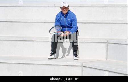 28. Februar 2017: Der spanische Tennistrainer TONI NADAL ist der Onkel und Ex-Trainer der Tennislegende Rafael NADAL und der ältere Bruder des spanischen Fußballspielers Miguel Nadal. Als er 2017 das Training von Rafa abbrach, war Toni der erfolgreichste Trainer in der Geschichte des Tennis in Bezug auf Grand Slam-Titel und gewann 16 Grand Slam-Trophäen mit Rafael Nadal. Heute ist er Direktor der Rafa Nadal Akademie auf Mallorca. (Kreditbild: © Clara Margais via ZUMA Wire) Stockfoto