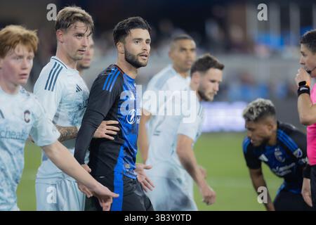 San Jose, Usa. März 2025. Der Verteidiger Bruno Wilson #4 von San Jose Earthquakes kämpft um die Besessenheit während des MLS-Turnierspiels zwischen San Jose Earthquakes und Colorado Rapids im PayPal Park. Endpunktzahl: Colorado Rapids 2-1 San Jose Earthquakes. Am 15. März 2025 in San Jose, Kalifornien. (Foto: Ismael Sanchez Garcia/Eyepix Group/SIPA USA) Credit: SIPA USA/Alamy Live News Stockfoto