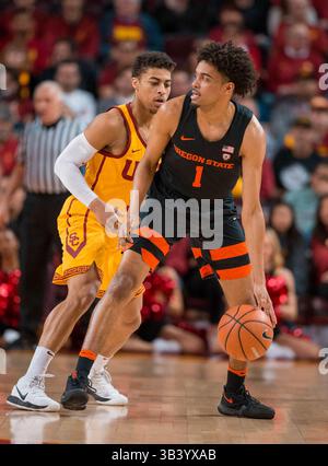 17. Februar 2018 Los Angeles, CA. Oregon State Guard (1) Stephen Thompson Jr. richtet die Offensive während des Spiels zwischen den Oregon State Beavers gegen die USC Trojans im Galen Center in Los Angeles, Kalifornien, ein. USC besiegte Oregon State 72–59..(obligatorischer Kredit: Juan Lainez / MarinMedia / Cal Sport Media)(Kredit-Bild: &Copy; Juan Lainez / Marinmedia / CSM/CSM via ZUMA Wire) Stockfoto