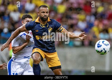 Recife, Brasilien. April 2025. PE - RECIFE - 04/29/2025 - BRASILIEN CUP 2025, RETRO x FORTALEZA - Fernandinho Spieler von Retro während des Spiels gegen Fortaleza in der Arena Pernambuco Stadion für die Brasilien Cup Meisterschaft 2025. Foto: Rafael Vieira/AGIF Credit: AGIF/Alamy Live News Stockfoto