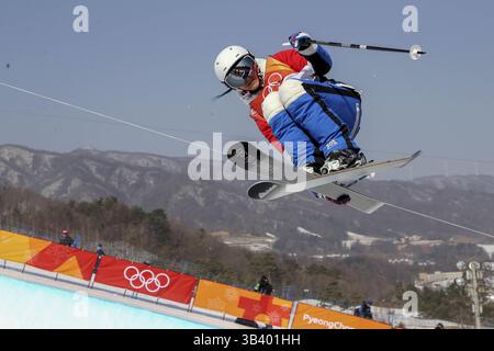 20. Februar 2018 – Pyeongchang, GANGWON, SÜDKOREA – 20. Februar 2018 – Pyeongchang, Südkorea – Marie MARTINOD von Frankreich beim olympischen Freestyle-Ski-Halfpipe-Finale im Phoenix Park in Pyeongchang, Südkorea. (Kreditbild: © GMC via ZUMA Wire) Stockfoto