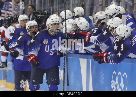 22. Februar 2018: Pyeongchang, KOREA - US-Stürmer Monique Lamoureux-Morando (7), nachdem er bei den Olympischen Winterspielen 2018 im Gangneung Hockey Centre 2-2 Punkte erzielte. Die USA schlugen Kanada 3-2 in einem Überstunden-Schießerei. (Bild: © David McIntyre via ZUMA Wire) Stockfoto