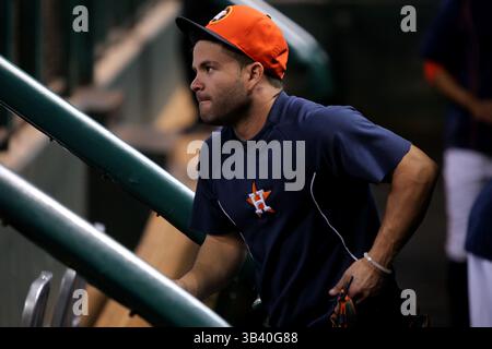 26. JUNI 2015: Houston Astros zweiter Baseman Jose Altuve #27 erobert das Feld für Aufwärmrunden vor dem MLB-Baseballspiel zwischen den Houston Astros und den New York Yankees vom Minute Maid Park in Houston, Texas. (Obligatorischer Vermerk: Erik Williams/CSM)(Bild: © Erik Williams/Cal Sport Media/ZUMAPRESS.com) Stockfoto