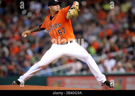 26. JUNI 2015: Der Houston Astros Pitcher Vince Velasquez #67 liefert während des MLB-Baseballspiels zwischen den Houston Astros und den New York Yankees aus Minute Maid Park in Houston, Texas, ein Pitch. (Obligatorischer Vermerk: Erik Williams/CSM)(Bild: © Erik Williams/Cal Sport Media/ZUMAPRESS.com) Stockfoto