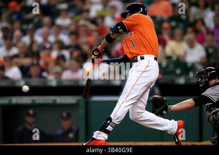 26. JUNI 2015: Houston Astros Shortstop Carlos Correa #1 schwingt und trifft eine RBI Single während des MLB Baseballspiels zwischen den Houston Astros und den New York Yankees aus Minute Maid Park in Houston, Texas. (Obligatorischer Vermerk: Erik Williams/CSM)(Bild: © Erik Williams/Cal Sport Media/ZUMAPRESS.com) Stockfoto