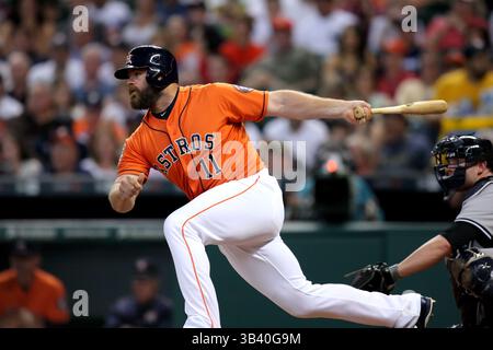 26. JUNI 2015: Houston Astros ernannte den Hitter Evan Gattis #11 für einen Base Hit während des MLB-Baseballspiels zwischen den Houston Astros und den New York Yankees vom Minute Maid Park in Houston, Texas. (Obligatorischer Vermerk: Erik Williams/CSM)(Bild: © Erik Williams/Cal Sport Media/ZUMAPRESS.com) Stockfoto