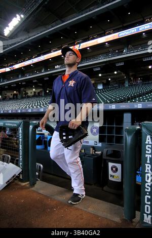 26. JUNI 2015: Houston Astros verlässt den Feldspieler Preston Tucker #20, der vor dem MLB-Baseballspiel zwischen den Houston Astros und den New York Yankees aus Minute Maid Park in Houston, Texas, auf dem Feld wärmt. (Obligatorischer Vermerk: Erik Williams/CSM)(Bild: © Erik Williams/Cal Sport Media/ZUMAPRESS.com) Stockfoto