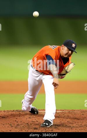 26. JUNI 2015: Der Houston Astros Pitcher Vince Velasquez #67 liefert während des MLB-Baseballspiels zwischen den Houston Astros und den New York Yankees aus Minute Maid Park in Houston, Texas, ein Pitch. (Obligatorischer Vermerk: Erik Williams/CSM)(Bild: © Erik Williams/Cal Sport Media/ZUMAPRESS.com) Stockfoto