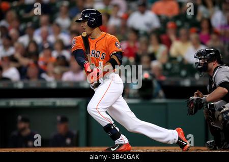 26. JUNI 2015: Houston Astros Shortstop Carlos Correa #1 schwingt und trifft eine RBI Single während des MLB Baseballspiels zwischen den Houston Astros und den New York Yankees aus Minute Maid Park in Houston, Texas. (Obligatorischer Vermerk: Erik Williams/CSM)(Bild: © Erik Williams/Cal Sport Media/ZUMAPRESS.com) Stockfoto