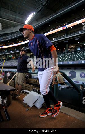 26. JUNI 2015: Houston Astros Shortstop Carlos Correa #1 nimmt das Feld vor dem MLB-Baseballspiel zwischen den Houston Astros und den New York Yankees vom Minute Maid Park in Houston, Texas. (Obligatorischer Vermerk: Erik Williams/CSM)(Bild: © Erik Williams/Cal Sport Media/ZUMAPRESS.com) Stockfoto